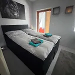 Small With Sauna And Jacuzzi! Seesen