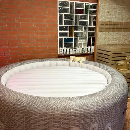 Small With Sauna And Jacuzzi! Διαμέρισμα *