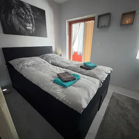 Small With Sauna And Jacuzzi! Seesen